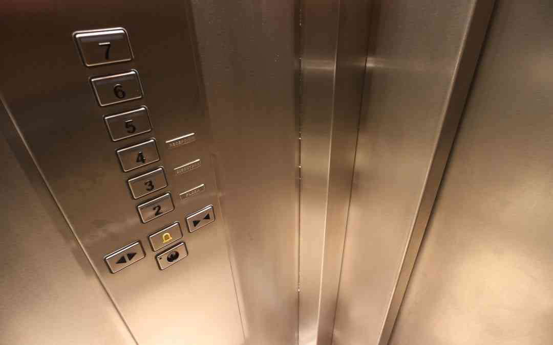 cómo limpiar un ascensor