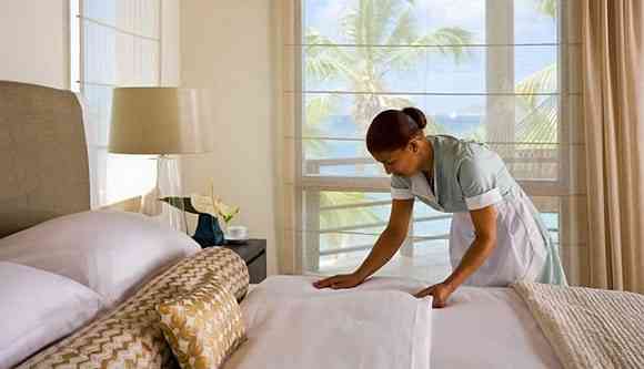 cómo limpiar la habitación de un hotel