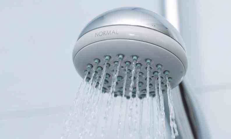 cómo limpiar el cabezal de la ducha