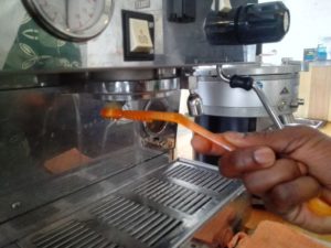 Cómo limpiar máquinas de café expreso