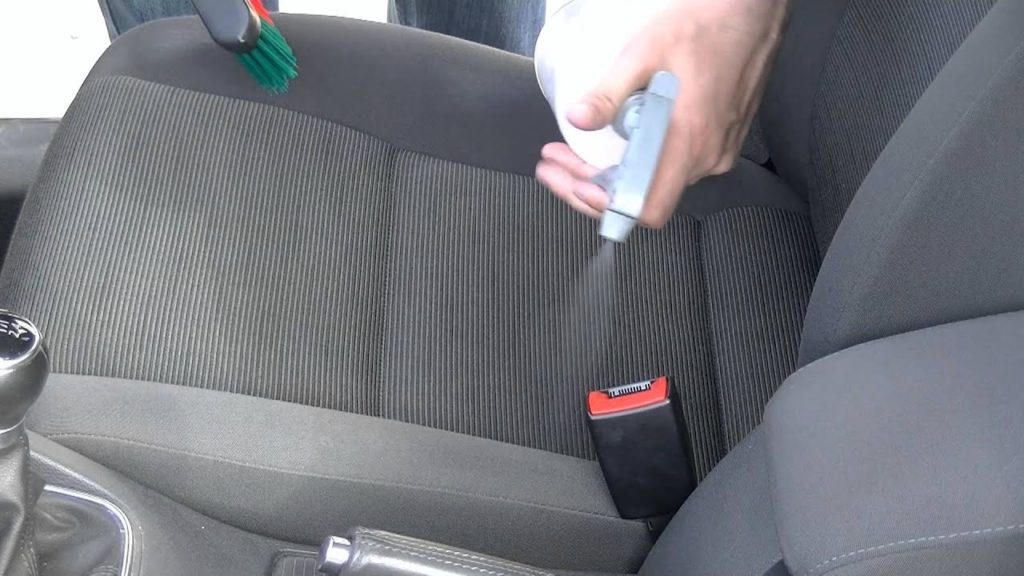 Cómo limpiar los asientos del coche