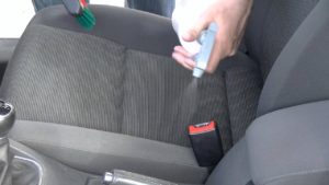Cómo limpiar los asientos del coche