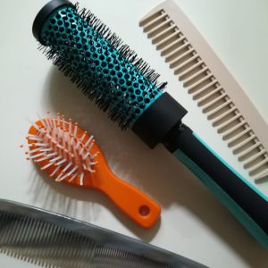 Cómo limpiar los cepillos del pelo