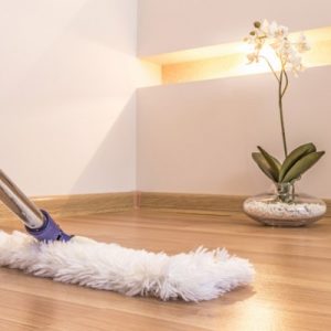 cómo limpiar el parquet para que brille