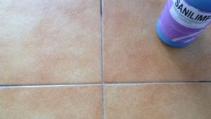 Limpiar juntas del suelo sin esfuerzo