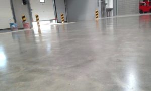 Cómo abrillantar pisos de cemento