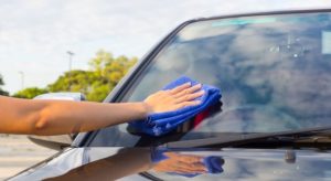 Limpiar los cristales del coche