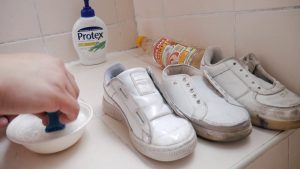 Cómo limpiar zapatillas blancas de tela